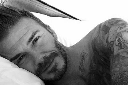Hoch leben die sozialen Netzwerke! Über Facebook und Co. gewähren die Stars Einblicke in ihre Schlafzimmer. David Beckham be...