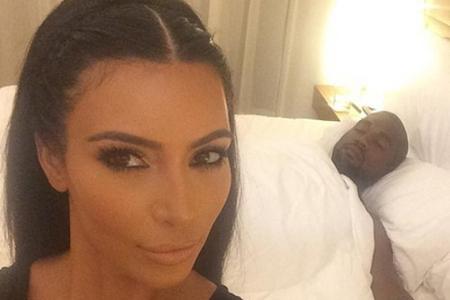 Kim Kardashian (35) hat schon ihren schlafenden Ehemann Kanye West (38) geknipst. Ob der Rapper davon weiß?