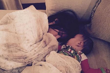 In Selena Gomez' (23) Fall ist es ihr Patenkind Aiden, das sich mit der Sängerin ein Bett teilen darf.