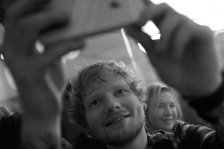 Schafft nicht jeder, sich von Renée Zellweger (46) photobomben zu lassen.