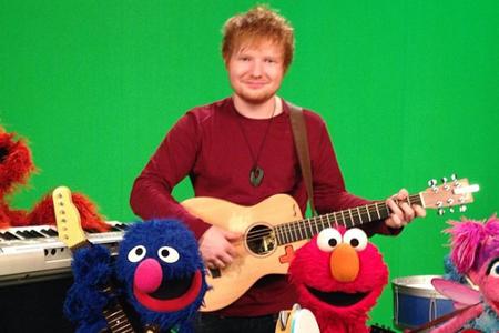 Ed Sheeran goes Sesamstraße: Hier stellt der Musiker seine Band vor.