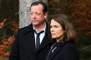 Kriminalhauptkommissar Hanns von Meuffels (Matthias Brandt) und seine Kollegin Constanze Hermann (Barbara Auer)