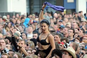 Feierlaune bei Rock am Ring - hier noch auf dem alten Gelände am Nürburgring