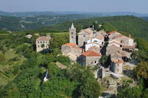 Kleiner als ein Fußballfeld, kleinste Stadt der Welt: Hum in Istrien