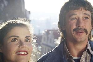 "Jedes Jahr im Juni": Die junge Hausfrau und Mutter Elke aus Bayern und der Tischler Gregor verlieben sich ineinander