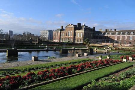 ...natürlich nur das Beste gut genug. Deshalb wurde mal eben der Kensington Palace als Hochzeits-Location ausgesucht. Bereit...