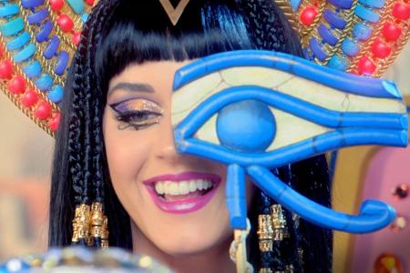 So präsentiert sich Katy Perry in ihrem Video 