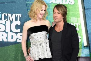 Nicole Kidman schaut Ehemann Keith Urban bei den CMT Music Awards verliebt in die Augen