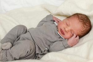 Das erste Foto des noch unbenannten schwedischen Mini-Prinzen