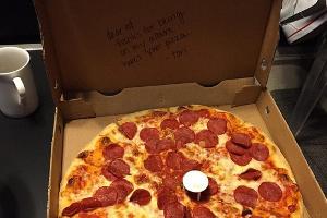 Der schnellste Weg zu Ed Sheeran ist durch den Magen: Schon eine Pizza kann ihn von einem Duett überzeugen