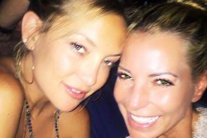 Ein bisschen verwackelt, aber gut zu erkennen: Kate Hudson und Giulia Siegel machen Berlin unsicher