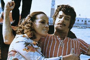 Laura Antonelli an der Seite von Giancarlo Giannini in "Sesso Matto - Niemand ist vollkommen"