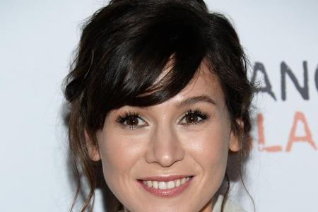 Yael Stone ist als Lorna Morello in 