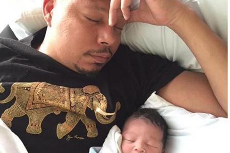 Terrence Howard und Söhnchen Qirin Love schlafen friedlich nebeneinander