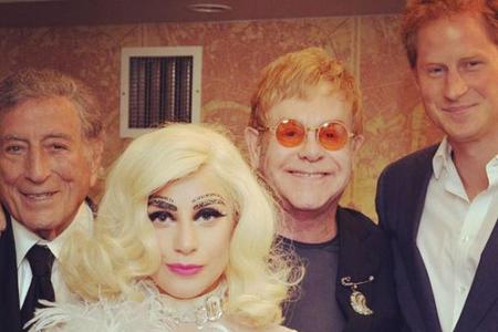 Ein Charity-Event macht es möglich: Tony Bennett, Lady Gaga, Elton John und Prinz Harry zusammen auf einem Foto