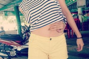 Bei der "Belly Button Challenge" verrenken sich derzeit Tausende Mädchen im Netz