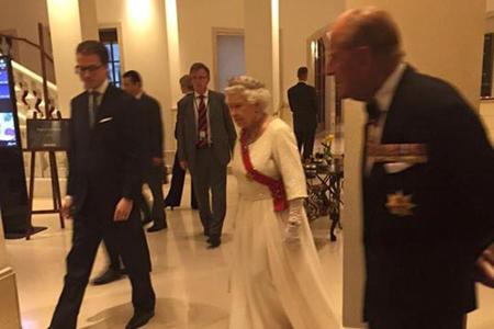 Die Queen nahm am ersten Abend ihres Staatsbesuchs an einem festlichen Bankett teil