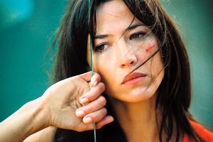 "Fluchtpunkt Nizza": Chiara Manzoni (Sophie Marceau) wurde von einem ihrer Verfolger brutal verprügelt