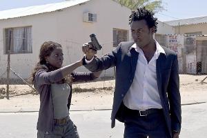 "SOKO Leipzig: Verloren in Afrika": Salome (Joana Adu-Gyamfi) hält ihren Bruder Simon (Ibrahima Sanogo) davon ab, einen Mord...