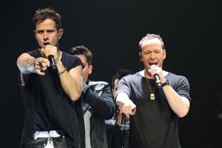 Hey, du! Jordan McIntyre und Donnie Wahlberg demonstrierten in Atlanta die klassische Boyband-Geste