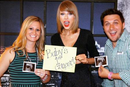 Taylor Swift freut sich mit den werdenden Eltern Jesse und Lindsey Rasmussen über die guten Neuigkeiten