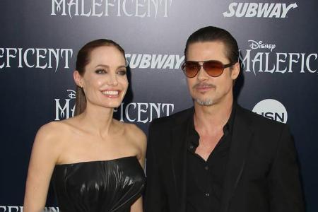 ...in seine Film-Kollegin Angelina Jolie - und ließ Jen sitzen. Lange Zeit war die 