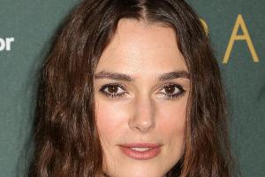 Keira Knightley hat sich von ihrer Handgelenks-Verletzung erholt und steht wieder auf der Bühne