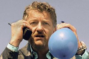 "Tatort: Todesbrücke": Hauptkommissar Till Ritter simuliert den Mordanschlag mit einer Wasserbombe