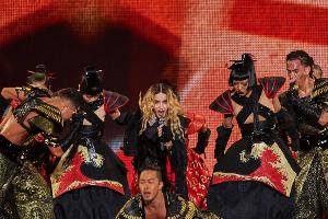 Madonna und die bösen Jungs: Ihre Background-Tänzer haben der Sängerin eine Drogenrazzia eingebracht