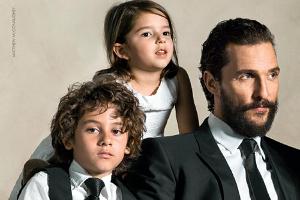 Matthew McConaughey posiert mit seinen Kindern Vida und Levi