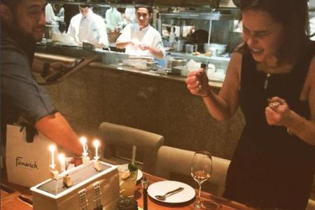 Emilia Clarke freut sich riesig über ihren kreativen Geburtstagskuchen