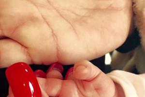 Daniela Katzenberger und ihr Töchterchen Sophia ähneln sich bis in die Fingerspitzen