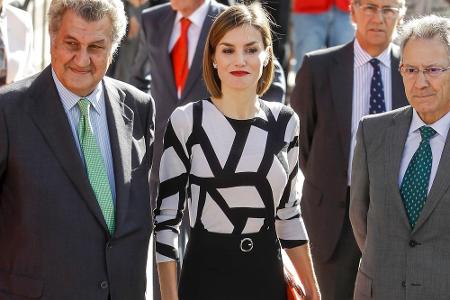 Königin Letizia von Spanien weiß, wie sie ihre schmale Silhouette in Szene setzen kann