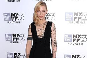 Cate Blanchett in einem Tattoo-Kleid von Designer Yacine Aouadi