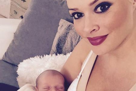 Daniela Katzenberger hält stolz ihre Tochter Sophia in den Armen