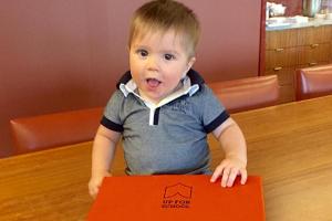 Shakira engagiert sich zusammen mit ihrem Sohn Sasha für weltweite Bildung