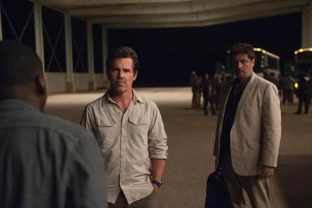 Matt Graver (Josh Brolin, l.) leitet eine Sondereinheit im Kampf gegen das Kartell; unterstützt wird er dabei vom knallharte...