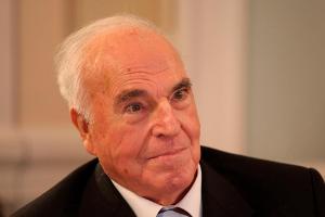 Helmut Kohl in der hessischen Staatskanzlei im Dezember 2012