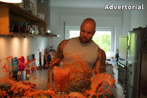 Chaos in der Küche: die Panne eines Bodybuilders