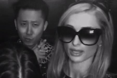 Verzichtet ungern auf Sonnenbrillen: Paris Hilton im Fahrstuhl