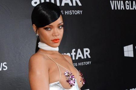BH mal anders: Rihanna setzt auf Blüten