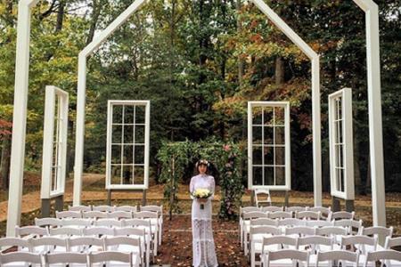 Jason Mraz' Braut Christina Carano ganz in Weiß