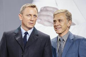 Daniel Craig (l.) und Christoph Waltz bei der "Spectre"-Premiere am Mittwoch in Berlin