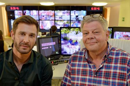Moderator Jochen Schropp (l.) und Christopher Lesko führen durch die Sendung