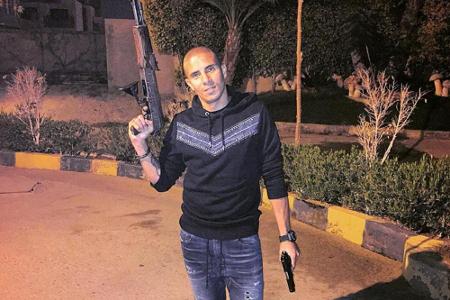 Mohamed Zidan und seine Waffen-Parade