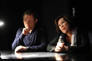 "Wilsberg - Bittere Pillen": Die Kommissare Overbeck (Roland Jankowsky) und Springer (Rita Russek) beim Verhör.