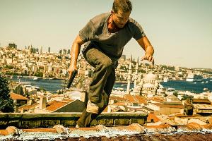 Nick Tschiller (Til Schweiger) über den Dächern Istanbuls