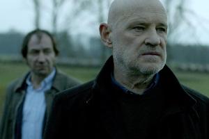 "Spreewaldkrimi - Die Sturmnacht": Kommissar Krüger (Christian Redl) und Fichte (Thorsten Merten) auf der Suche nach den Stu...