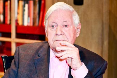 Altkanzler Helmut Schmidt ist 