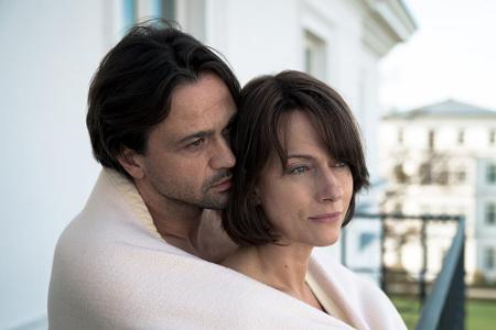 Urlaubsflirt mit bösen Folgen: Simone (Claudia Michelsen) lässt sich von Leon (Michael Rotschopf) verführen